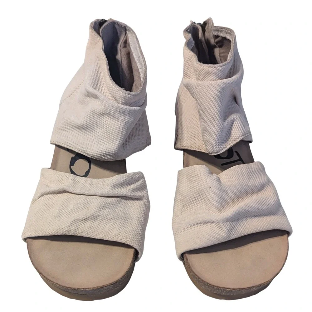OTBT Patchouli Perforated Leather Ivory Slouchy Wedge Sandals Peep Toe 8.5M